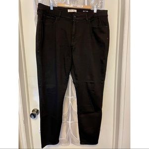 Warp & Weft JFK black skinny jeans. Size 20.
